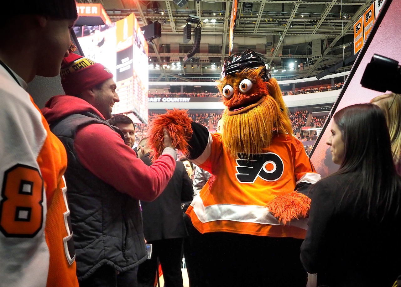 Flyers Community Caravan Hits the Jersey Shore!