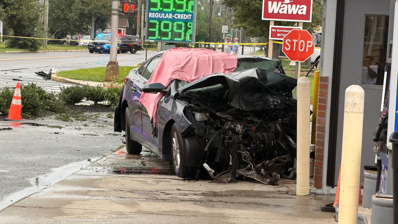 Tragic Theft: Couple Killed in Stolen Car Crash